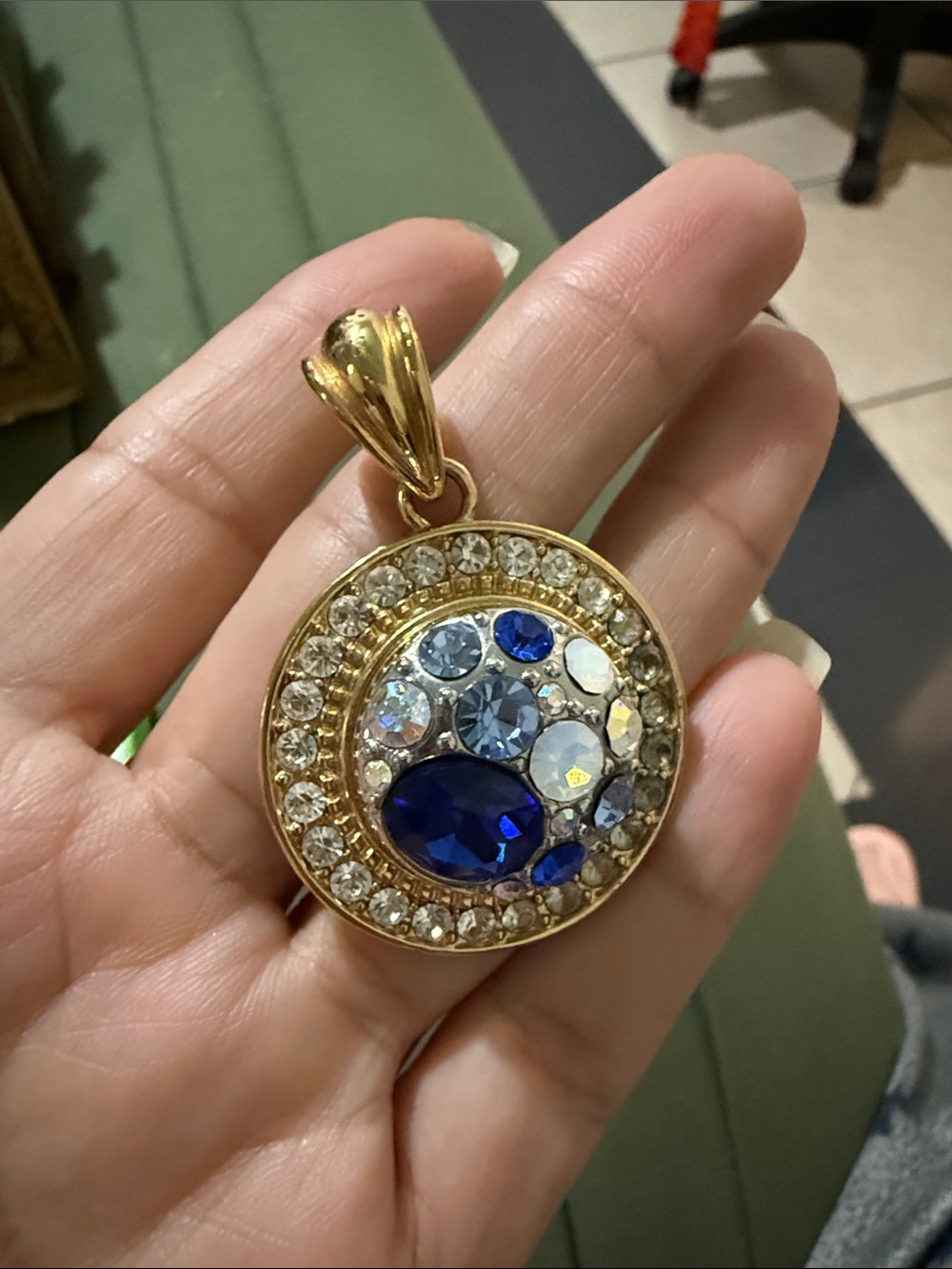 Vintage Gold Pendant with Rich and Light Blue Gemstones - Picture 3 of 3